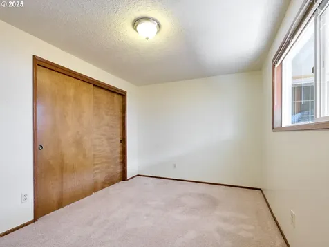 2038 Camellia Way Woodburn OR 97071