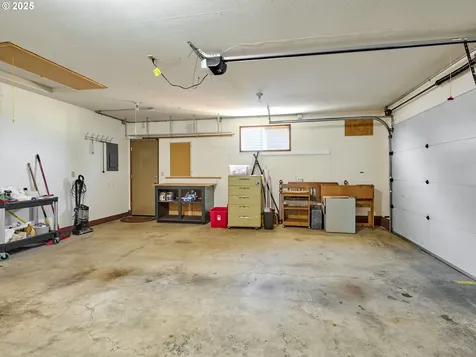 2038 Camellia Way Woodburn OR 97071
