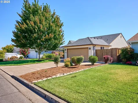 2038 Camellia Way Woodburn OR 97071