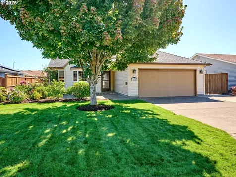 2038 Camellia Way Woodburn OR 97071