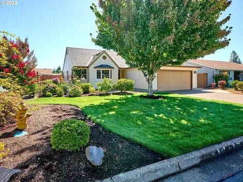 2038 Camellia Way Woodburn OR 97071