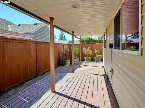 2038 Camellia Way Woodburn OR 97071