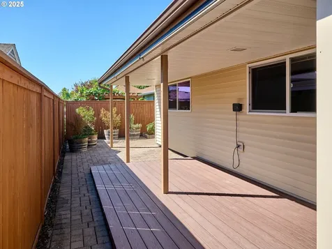 2038 Camellia Way Woodburn OR 97071