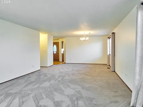 2038 Camellia Way Woodburn OR 97071