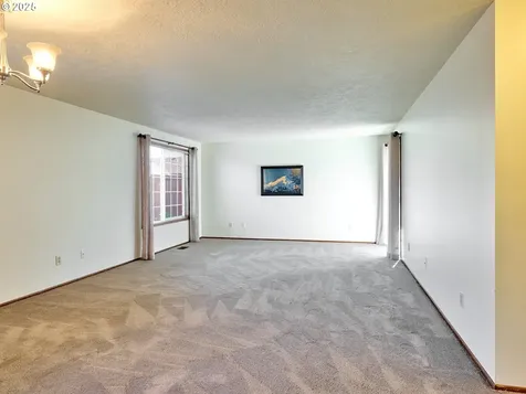2038 Camellia Way Woodburn OR 97071
