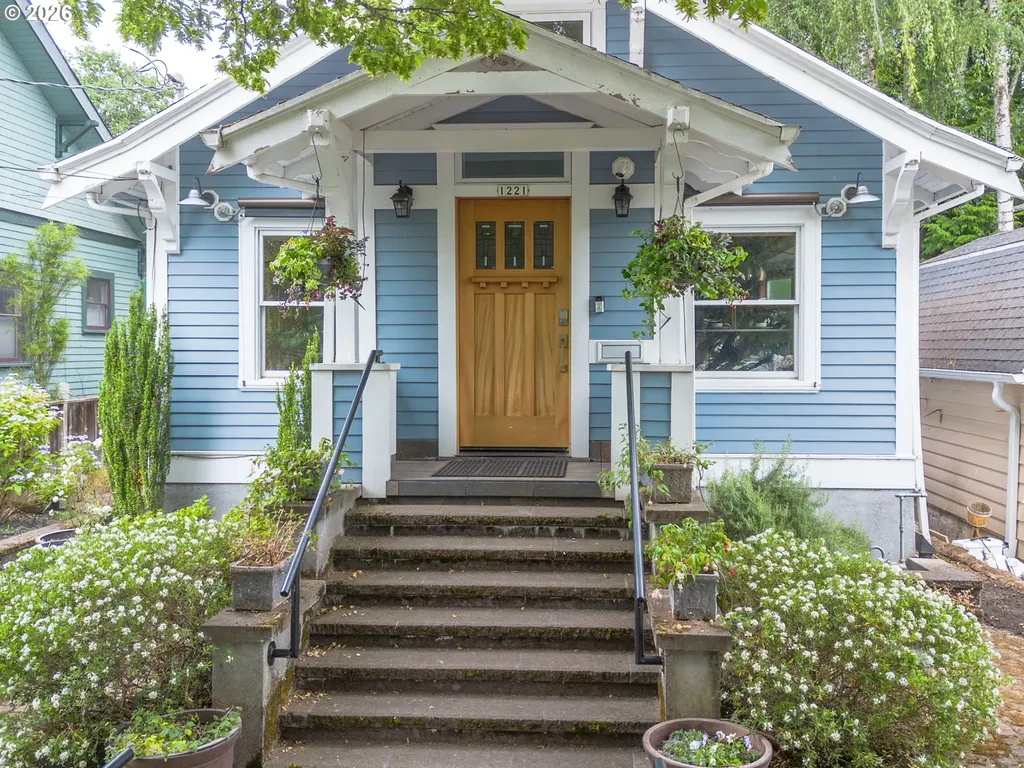 1221 SE Rex Street Portland OR 97202