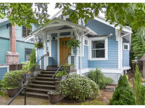 1221 SE Rex Street Portland OR 97202