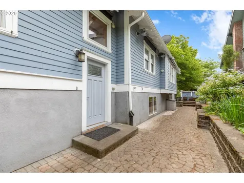 1221 SE Rex Street Portland OR 97202