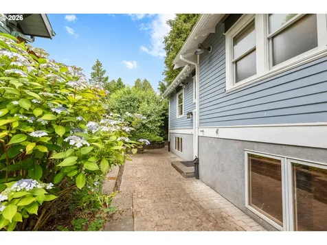 1221 SE Rex Street Portland OR 97202