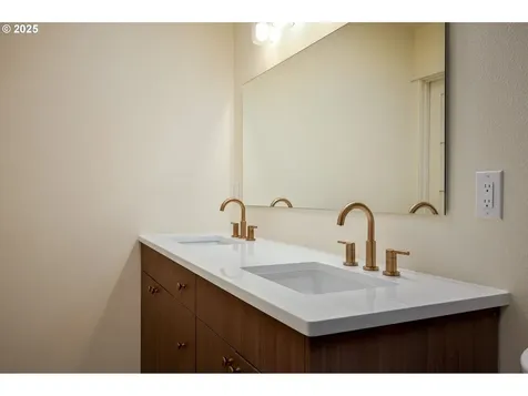 5126 NE 16th Avenue Portland OR 97211