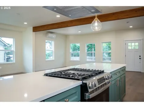 5126 NE 16th Avenue Portland OR 97211