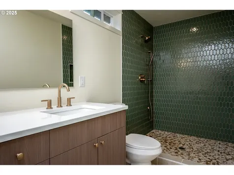 5126 NE 16th Avenue Portland OR 97211