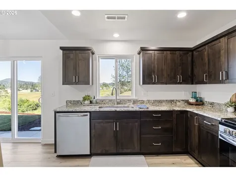 920 Fir Grove Lane Sutherlin OR 97479