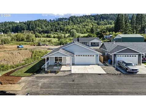 920 Fir Grove Lane Sutherlin OR 97479