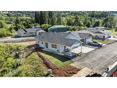 920 Fir Grove Lane Sutherlin OR 97479