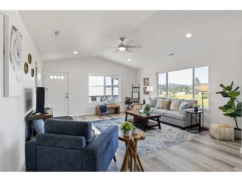 920 Fir Grove Lane Sutherlin OR 97479