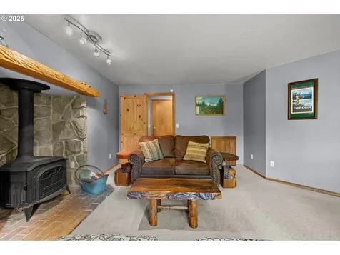 68163 E Twinberry Loop Welches OR 97067