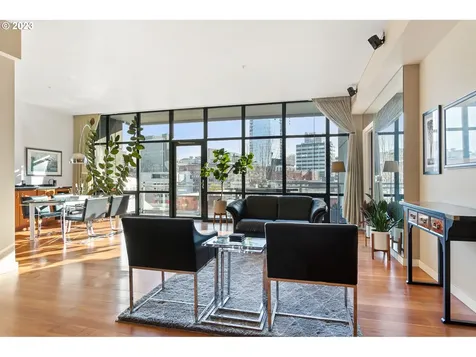 1025 NW Couch Street Portland OR 97209