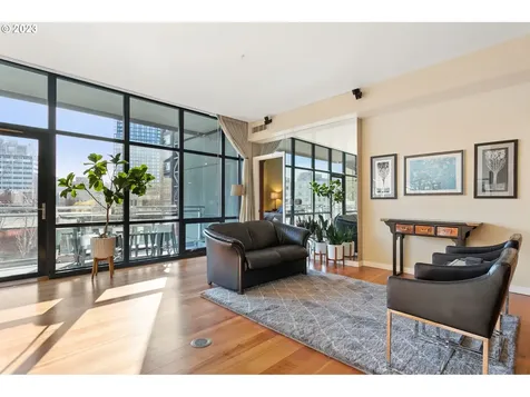 1025 NW Couch Street Portland OR 97209