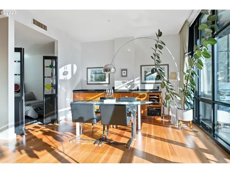 1025 NW Couch Street Portland OR 97209
