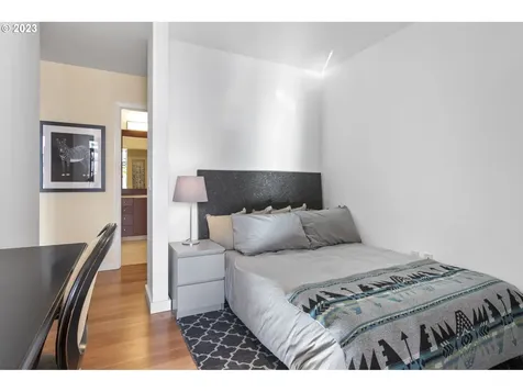 1025 NW Couch Street Portland OR 97209