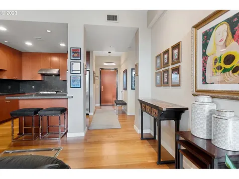 1025 NW Couch Street Portland OR 97209