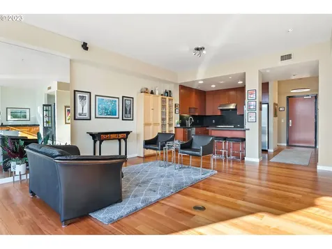 1025 NW Couch Street Portland OR 97209