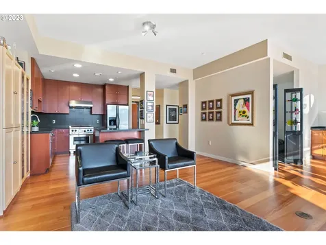 1025 NW Couch Street Portland OR 97209