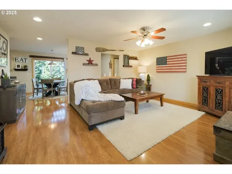 55 SW 14th Place Warrenton OR 97146