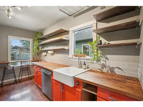 6436 NE Grand Avenue Portland OR 97211