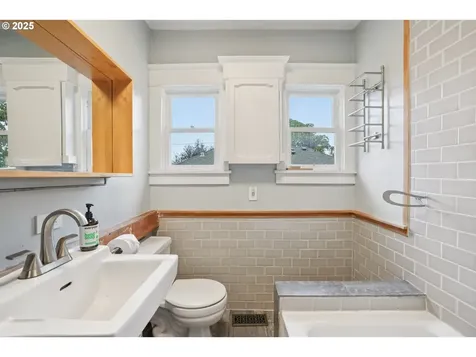 6436 NE Grand Avenue Portland OR 97211