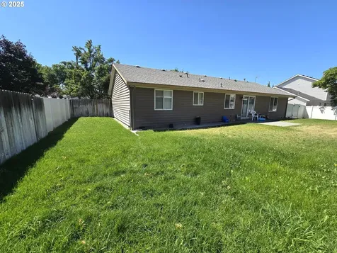 1055 NE Madrona Drive Hermiston OR 97838