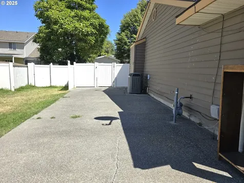 1055 NE Madrona Drive Hermiston OR 97838