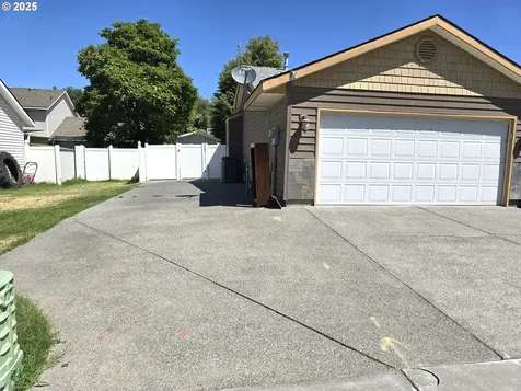 1055 NE Madrona Drive Hermiston OR 97838