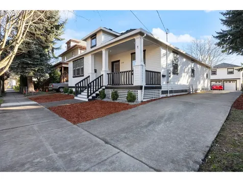 216 NE Tillamook Street Portland OR 97212