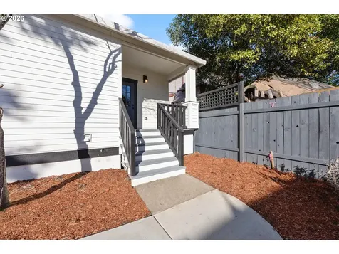 216 NE Tillamook Street Portland OR 97212