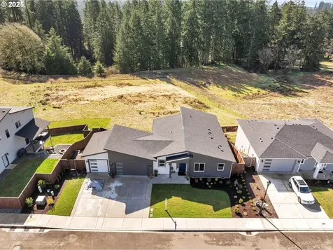 722 W 9th Street La Center WA 98629
