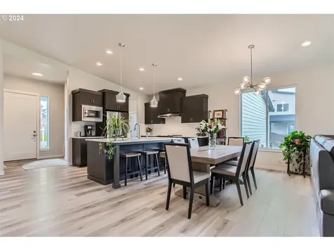 722 W 9th Street La Center WA 98629