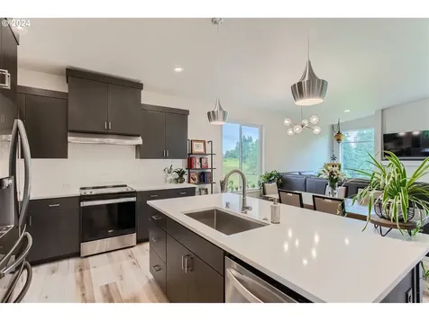 722 W 9th Street La Center WA 98629