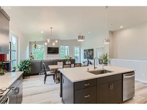 722 W 9th Street La Center WA 98629