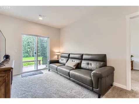 722 W 9th Street La Center WA 98629