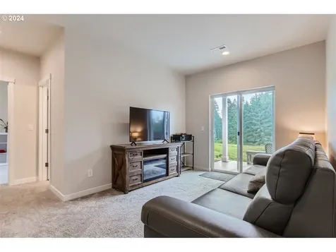722 W 9th Street La Center WA 98629