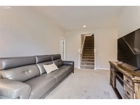 722 W 9th Street La Center WA 98629