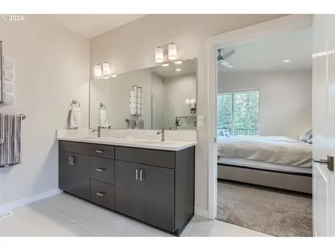722 W 9th Street La Center WA 98629
