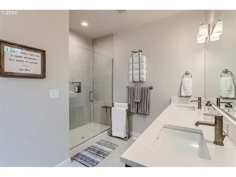 722 W 9th Street La Center WA 98629