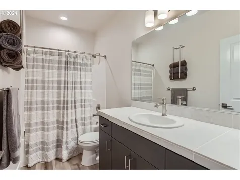 722 W 9th Street La Center WA 98629
