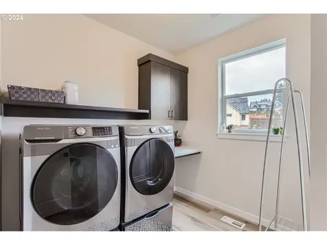 722 W 9th Street La Center WA 98629