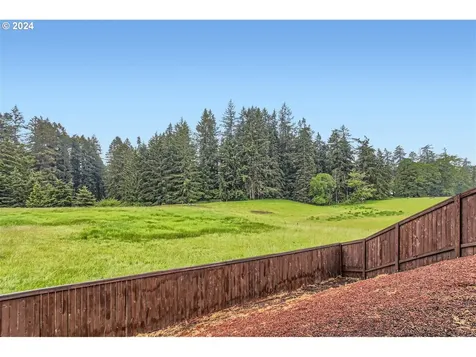 722 W 9th Street La Center WA 98629