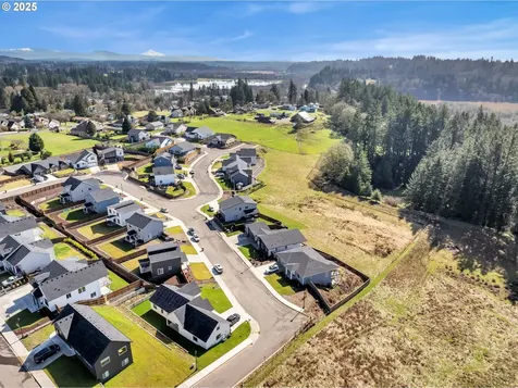 722 W 9th Street La Center WA 98629