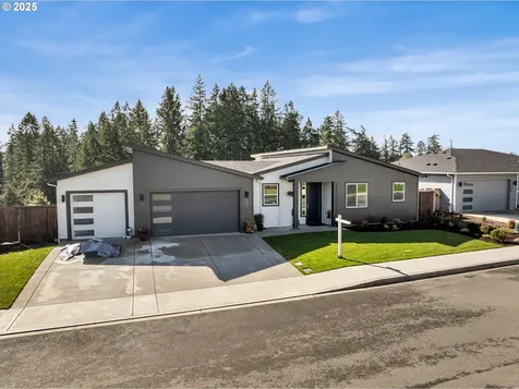 722 W 9th Street La Center WA 98629